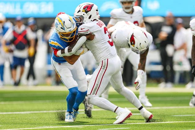 NFL, American Football Herren, USA - Los Angeles Chargers vs Arizona Cardinals Chargers wide receiver Ladd McConkey (L) gets tackled by Cardinals safety Budda Baker in the first half of an NFL game between the Los Angeles Chargers and Arizona Cardinals in Inglewood, California, USA, 13 September 2026. LOS ANGELES CALIFORNIA UNITED STATES  Copyright: xCHRISxTORRESx