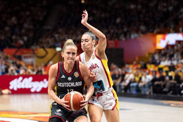 Leonie Fiebich (Germany), No. 13, in a one-on-one battle, Maria Conde (Spain), No. 10, GER, Spain vs. Germany, Basketball, FIBA Women’s World Cup 2026, 3rd-Place Game, September 13, 2026, GER, Spain vs. Germany, Basketball, 2026 FIBA Women’s World Cup, Third-Place Game, September 13, 2026, Berlin Copyright: xEibner-Pressefoto MaxxVincenx EP_MVN