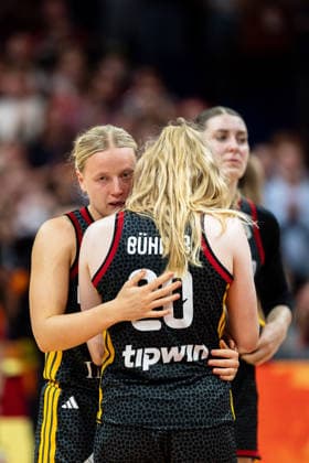 Emma Eichmeyer (Germany, 09) hugs Frieda Buehner (Germany, 20), disappointment after the loss, GER, Spain vs. Germany, basketball, 2026 FIBA Women’s World Cup, 3rd-Place Game, September 13, 2026, GER, Spain vs. Germany, Basketball, 2026 FIBA Women’s World Cup, 3rd-Place Game, September 13, 2026, Berlin Copyright: xEibner-Pressefoto MaxxVincenx EP_MVN