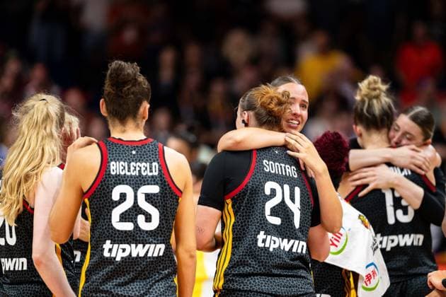 Frieda Buehner, Germany, 20; Clara Bielefeld, Germany, 25; Emily Bessoir, Germany, 22, hugs Lina Sontag, Germany, 24; disappointment after the loss, GER, Spain vs. Germany, basketball, 2026 FIBA Women’s World Cup, 3rd-place game, September 13, 2026, GER, Spain vs. Germany, basketball, 2026 FIBA Women’s World Cup, 3rd-place game, September 13, 2026, Berlin Copyright: xEibner-Pressefoto MaxxVincenx EP_MVN