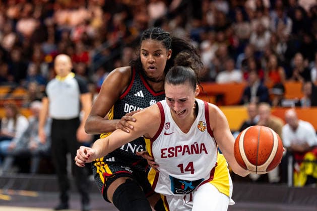Raquel Carrera (Spain), No. 14, dribbling; Nyara Sabally (Germany), No. 08, GER; Spain vs. Germany, Basketball, 2026 FIBA Women s World Cup, 3rd-place game, September 13, 2026, GER; Spain vs. Germany, Basketball, 2026 FIBA Women’s World Cup, 3rd-place game, September 13, 2026, Berlin Copyright: xEibner-Pressefoto MaxxVincenx EP_MVN