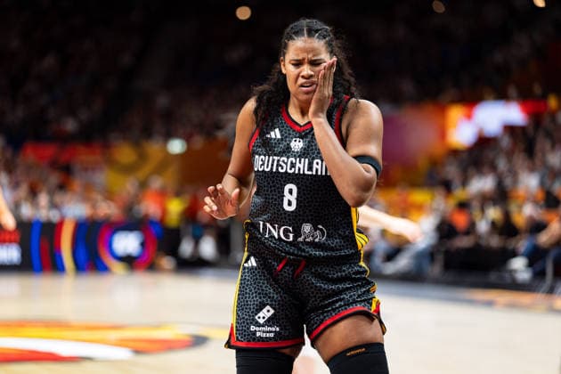 Nyara Sabally, Germany, 08, holds her cheek; GER, Spain vs. Germany, Basketball, 2026 FIBA Women’s World Cup, 3rd-place game, September 13, 2026, GER, Spain vs. Germany, Basketball, 2026 FIBA Women’s World Cup, 3rd-Place Game, September 13, 2026, Berlin Copyright: xEibner-Pressefoto MaxxVincenx EP_MVN