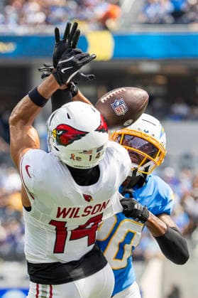 September 13, 2026, Inglewood, California, USA: Los Angeles Chargers cornerback Cam Hart (20) defects a pass intended for Arizona Cardinals wide receiver Michael Wilson (14) during an NFL, American Football Herren, USA football game, in Inglewood, Calif. on Sunday 13, 2026. NHL, Eishockey Herren, USA 2026: LA Chargers Vs Arizona Cardinals  - ZUMAc68_ 20260913_zaf_c68_019 Copyright: xRingoxChiux