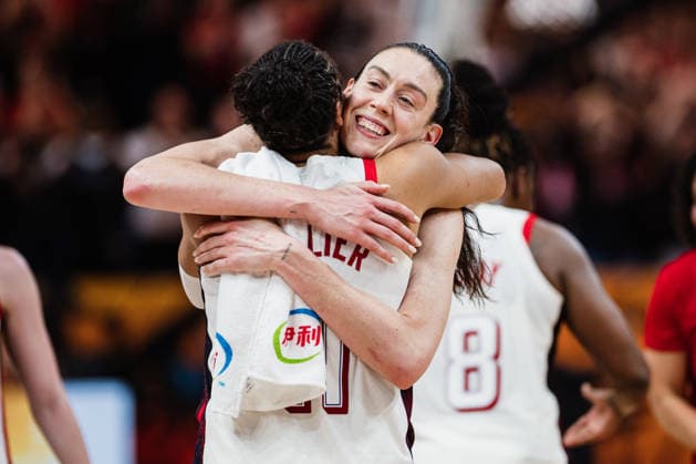 FIBA Women’s Basketball World Cup 2026: USA vs. France, September 13, 2026. The USA is the world champion. Breanna Stewart (USA, No. 10) celebrates, CHEERS, and shares the joy with Napheesa Collier (USA, No. 11) as they hug the basketball, FIBA Women’s Basketball World Cup 2026, Final Round, Final, USA vs. France on September 13, 2026, at the Uber Arena, Berlin Copyright: xBEAUTIFULxSPORTS Tonhäuserx