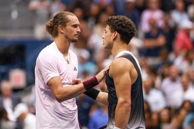 US Open tennis tournament - Day 15 Alexander Zverev (L) of Germany and Ben Shelton of the US meet at the net after Zverev wins the Men s Singles Finals of the US Open Tennis Championships at the USTA Billie Jean King National Tennis Center in Flushing Meadows, New York, USA, 13 September 2026. FLUSHING MEADOWS NEW YORK United States  Copyright: xCRISTOBALxHERRERA-ULASHKEVICHx