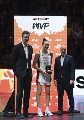France v USA - FIBA Women s Basketball World Cup 2026 BERLIN, GERMANY - SEPTEMBER 13: Breanna Stewart (10) of USA is awarded as the MVP after winning the FIBA Women s Basketball World Cup 2026 final against France at Uber Arena in Berlin, Germany, on September 13, 2026. Halil Sagirkaya Anadolu Berlin Germany. Editorial use only. Please get in touch for any other usage.  Copyright: x2026xAnadoluxHalilxSagirkayax