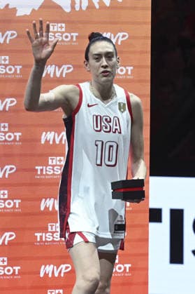 France v USA - FIBA Women s Basketball World Cup 2026 BERLIN, GERMANY - SEPTEMBER 13: Breanna Stewart (10) of USA is awarded as the MVP after winning the FIBA Women s Basketball World Cup 2026 final against France at Uber Arena in Berlin, Germany, on September 13, 2026. Halil Sagirkaya Anadolu Berlin Germany. Editorial use only. Please get in touch for any other usage.  Copyright: x2026xAnadoluxHalilxSagirkayax