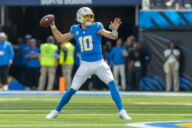 INGLEWOOD, CA - SEPTEMBER 13: Justin Herbert 10 of the Los Angeles Chargers prepares to pass the ball during an NFL, American Football Herren, USA game between the Arizona Cardinals and the Los Angeles Chargers on September 13, 2026, at SoFi Stadium in Inglewood, California. (Photo by Greg Fiore Icon Sportswire) NFL: SEP 13 Cardinals at Chargers EDITORIAL USE ONLY Icon2609130574