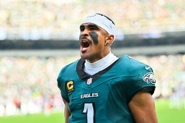 September 13, 2026; Philadelphia, Pennsylvania, USA; Philadelphia Eagles quarterback Jalen Hurts (1) fires up the fans before a game against the Washington Commanders during the first half at Lincoln Financial Field. Mandatory Credit: -Cal Media NFL, American Football Herren, USA 2026: Commanders Vs Eagles SEP 13  - ZUMAc04_ 20260913_zma_c04_314 Copyright: xEricxCanhax
