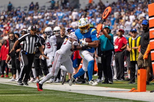 INGLEWOOD, CA - SEPTEMBER 13: Keaton Mitchell 34 of the Los Angeles Chargers carries the ball during an NFL, American Football Herren, USA game between the Arizona Cardinals and the Los Angeles Chargers on September 13, 2026, at SoFi Stadium in Inglewood, California. (Photo by Greg Fiore Icon Sportswire) NFL: SEP 13 Cardinals at Chargers EDITORIAL USE ONLY Icon2609131106