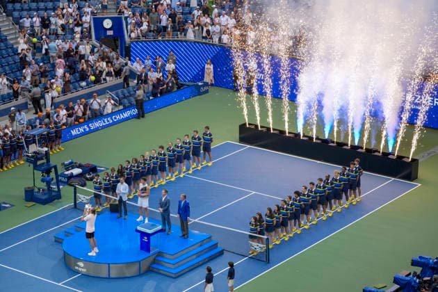 Germany s Alexander Zverev (L) celebrates with the trophy after defeating the United States Ben Shelton during the US Open final at Arthur Ashe Stadium in Flushing Meadows, New York, USA 13 September 2026. US Open: Men s Final – Alexander Zverev vs. Ben Shelton !ACHTUNG: NUR REDAKTIONELLE NUTZUNG!  Copyright: xAngelxColmenaresx AME7149 20260913-55021391893_1