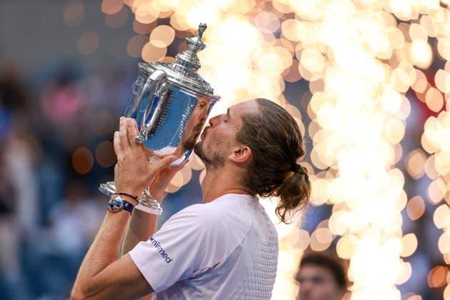 US Open tennis tournament - Day 15 Alexander Zverev of Germany poses with the Champions trophy after winning the Men s Singles Finals of the US Open Tennis Championships at the USTA Billie Jean King National Tennis Center in Flushing Meadows, New York, USA, 13 September 2026. FLUSHING MEADOWS NEW YORK United States  Copyright: xCRISTOBALxHERRERA-ULASHKEVICHx