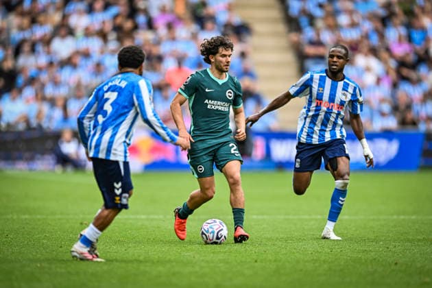 13th September 2026; Coventry Building Society Arena, Coventry, West Midlands, England; Premier League Football, Coventry City versus Brighton and Hove Albion; Ferdi Kadioglu of Brighton and Hove Albion runs with the ball between Jay Dasilva and Frank Onyeka of Coventry City GodfreyxPitt