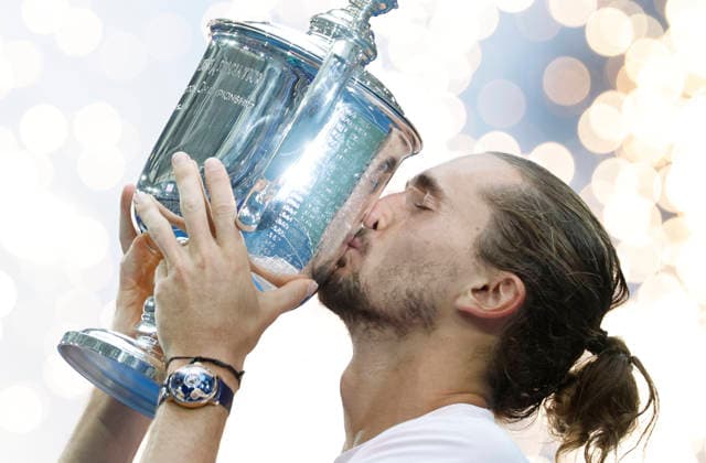 Alexander Zverev of Germany kisses the trophy after defeating Ben Shelton to win the Men s Finals match in Arthur Ashe Stadium at the 2026 US Open Tennis Championship at the USTA Billie Jean King National Tennis Center in New York City on Sunday, September 13, 2026. Zverev won 6-3, 7-6, 5-7, 6-2.  NYP20260913880 COREYxSIPKIN
