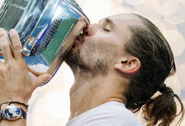 Alexander Zverev of Germany kisses the trophy after defeating Ben Shelton to win the Men s Finals match in Arthur Ashe Stadium at the 2026 US Open Tennis Championship at the USTA Billie Jean King National Tennis Center in New York City on Sunday, September 13, 2026. Zverev won 6-3, 7-6, 5-7, 6-2.  NYP20260913881 COREYxSIPKIN