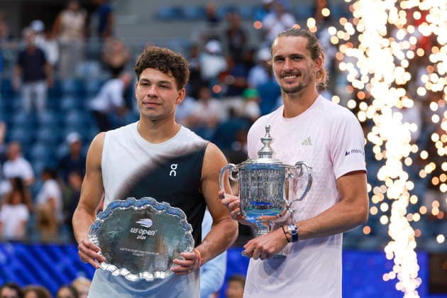 US Open tennis tournament - Day 15 Ben Shelton (L) of the US and Alexander Zverev of Germany pose with their trophies after the Men s Singles Finals of the US Open Tennis Championships at the USTA Billie Jean King National Tennis Center in Flushing Meadows, New York, USA, 13 September 2026. FLUSHING MEADOWS NEW YORK United States  Copyright: xCRISTOBALxHERRERA-ULASHKEVICHx