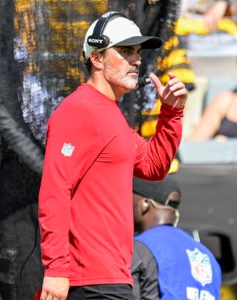 Atlanta Falcons head coach Kevin Stefanski on the sidelines during the third quarter of the Pittsburgh Steelers 20-13 win against the Atlanta Falcons at Acrisure Stadium on Sunday, Sept. 13, 2026 in Pittsburgh.  PIT2026091325 ARCHIExCARPENTER