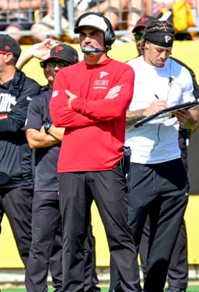 Atlanta Falcons head coach Kevin Stefanski on the sidelines during the third quarter of the Pittsburgh Steelers 20-13 win against the Atlanta Falcons at Acrisure Stadium on Sunday, Sept. 13, 2026 in Pittsburgh.  PIT2026091326 ARCHIExCARPENTER