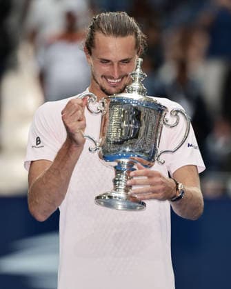 Alexander Zverev with the trophy, award ceremony, presentation, U.S. Open Championships, Billie Jean King National Tennis Center, Flushing Meadows, New York, USA Copyright: xJuergenxHasenkopfx