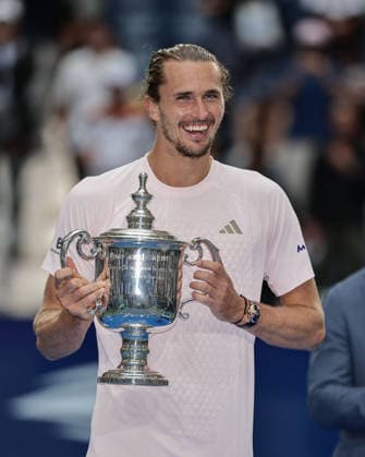 Alexander Zverev with the trophy, award ceremony, presentation, U.S. Open Championships, Billie Jean King National Tennis Center, Flushing Meadows, New York, USA Copyright: xJuergenxHasenkopfx