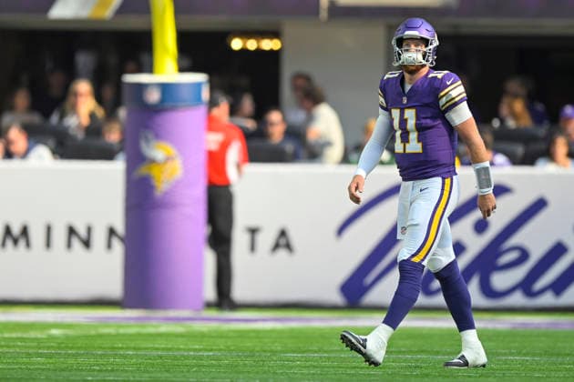 MINNEAPOLIS, MN - SEPTEMBER 13: Minnesota Vikings quarterback Carson Wentz (11) takes the field after Minnesota Vikings quarterback Kyler Murray (1) left with an injury during the first quarter of a NFL, American Football Herren, USA game between the Minnesota Vikings and Green Bay Packers on September 13, 2026, at U.S. Bank Stadium in Minneapolis MN. (Photo by Nick Wosika Icon Sportswire) NFL: SEP 13 Packers at Vikings EDITORIAL USE ONLY Icon20260913010