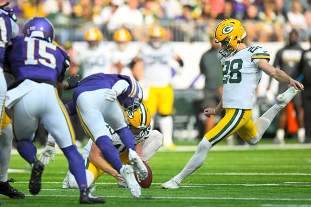 MINNEAPOLIS, MN - SEPTEMBER 13: Green Bay Packers kicker Trey Smack (28) kicks a 43-yard field goal during the second quarter of a NFL, American Football Herren, USA game between the Minnesota Vikings and Green Bay Packers on September 13, 2026, at U.S. Bank Stadium in Minneapolis MN. (Photo by Nick Wosika Icon Sportswire) NFL: SEP 13 Packers at Vikings EDITORIAL USE ONLY Icon20260913011