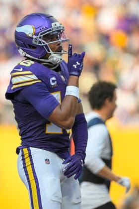 MINNEAPOLIS, MN - SEPTEMBER 13: Minnesota Vikings wide receiver Justin Jefferson (18) celebrates his 38-yard touchdown reception during the second quarter of a NFL, American Football Herren, USA game between the Minnesota Vikings and Green Bay Packers on September 13, 2026, at U.S. Bank Stadium in Minneapolis MN. (Photo by Nick Wosika Icon Sportswire) NFL: SEP 13 Packers at Vikings EDITORIAL USE ONLY Icon20260913015