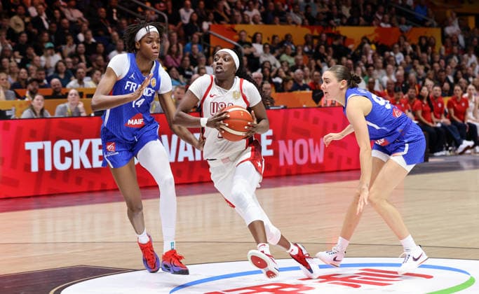 Dominique Malonga, Kahleah Copper with the ball, Pauline Astier in a tackle; game scene; action; sports; basketball; FIBA World Cup; World Championship; Women s World Cup; Final; 2026–2027 season; September 13, 2026; France vs. USA