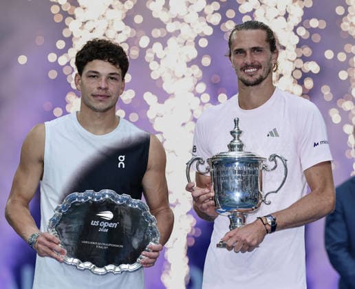 Finalist Ben Shelton and winner Alexander Zverev with the trophy and tennis legend Jimmy Connors; awards ceremony; presentation; U.S. Open Championships; Billie Jean King National Tennis Center; Flushing Meadows; New York; USA Copyright: xJuergenxHasenkopfx