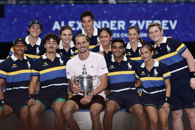 Alexander Zverev with the trophy and ball kids, award ceremony, presentation, U.S. Open Championships, Billie Jean King National Tennis Center, Flushing Meadows, New York, USA Copyright: xJuergenxHasenkopfx