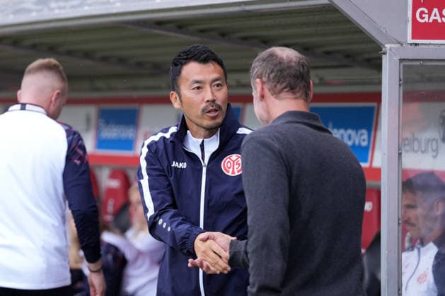 Takashi Yamashita, head coach of 1. FSV Mainz 05 Women, and Marco Konrad, coach of SC Freiburg, Germany, soccer, Google Pixel Women s Bundesliga, Matchday 4, 2026–2027, SC Freiburg vs. 1 FSV Mainz 05, September 13, 2026, Dreisamstadion, Freiburg, Dreisamstadion, Baden-Württemberg, Germany Copyright: xArnexAmbergx