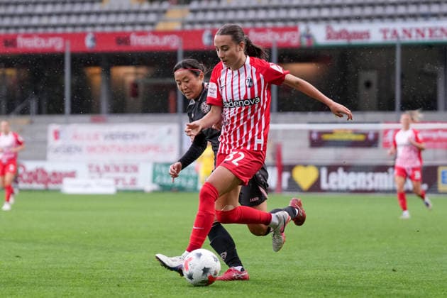 Emma Memminger, SC Freiburg, 32, on the ball, Germany, soccer, Google Pixel Women s Bundesliga, Matchday 4, 2026–2027, SC Freiburg vs. 1. FSV Mainz 05, September 13, 2026, Dreisamstadion, Freiburg, Dreisamstadion, Baden-Württemberg, Germany Copyright: xArnexAmbergx