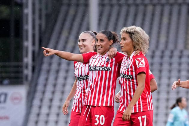 Alena Bienz, SC Freiburg, 08; Ilayda Acikgöz, SC Freiburg, 30; and Amira Arfaoui, SC Freiburg, 17—goal celebration, emotions, celebrations, goal scored, shot on goal, goal, Germany, soccer, Google Pixel Women’s Bundesliga, Matchday 4, 2026–2027, SC Freiburg vs. 1. FSV Mainz 05, September 13, 2026, Dreisamstadion, Freiburg, Baden-Württemberg, Germany Copyright: xArnexAmbergx