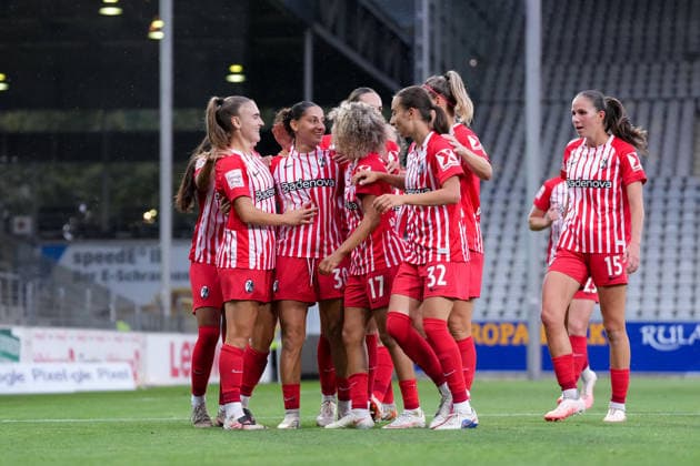 Alena Bienz, SC Freiburg, 08, Ilayda Acikgöz, SC Freiburg, 30, Amira Arfaoui, SC Freiburg, 17, Alina Axtmann, SC Freiburg, 03 Goal celebration, Emotions, Cheering, Goal scored, Shot on goal, Goal, Germany, Soccer, Google Pixel Women s Bundesliga, Matchday 4, 2026–2027, SC Freiburg vs. 1. FSV Mainz 05, September 13, 2026, Dreisamstadion, Freiburg, Dreisamstadion, Baden-Württemberg, Germany Copyright: xArnexAmbergx