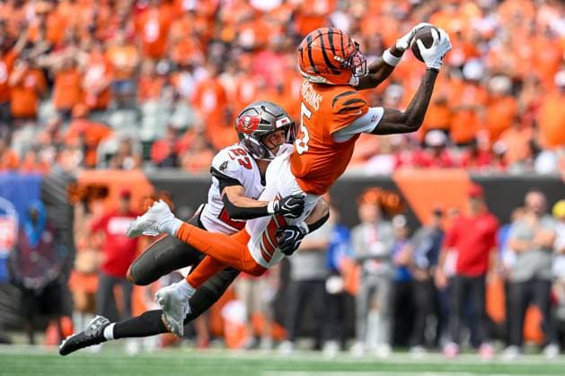 September 13, 2026, Cincinnati, Ohio, USA: Cincinnati Bengals wide receiver Tee Higgins (5) catches a pass as he is defended by Tampa Bay Buccaneers cornerback Zyon McCollum (27) in the second half of an NFL, American Football Herren, USA football game Sunday, Sept. 13, 2026, in Cincinnati. Football 2026: Cincinnati Bengals Vs Tampa Bay Buccaneers  - ZUMAm282 20260913_zsp_m282_002 Copyright: xBrianxMackx