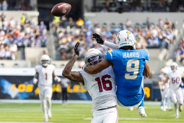 September 13, 2026, Inglewood, California, USA: Arizona Cardinals cornerback Max Melton (16) defects a pass intended for Los Angeles Chargers wide receiver Tre Harris (9) during an NFL, American Football Herren, USA football game, in Inglewood, Calif. on Sunday 13, 2026. NHL, Eishockey Herren, USA 2026: Arizona Cardinals 26:14 LA Chargers  - ZUMAc68_ 20260913_zaf_c68_047 Copyright: xRingoxChiux