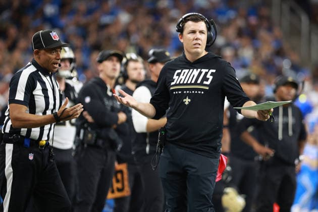 New Orleans Saints vs Detroit Lions DETROIT,MICHIGAN-SEPTEMBER 13: Head coach Kellen Moore of the New Orleans Saints reacts to a call during the second half of an NFL, American Football Herren, USA football game between the New Orleans Saints and the Detroit Lions in Detroit, Michigan USA, on Sunday, September 13, 2026 Detroit Michigan United States  Copyright: xJorgexLemusx originalFilename:lemus-neworlea260913_npkaG.jpg