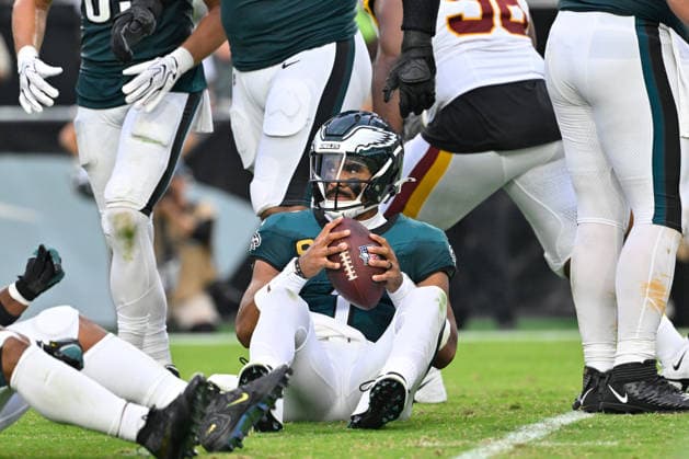 September 13, 2026; Philadelphia, Pennsylvania, USA; Philadelphia Eagles quarterback Jalen Hurts (1) looks on after being sacked during the second half against the Washington Commanders at Lincoln Financial Field. Mandatory Credit: -Cal Media NFL, American Football Herren, USA 2026: Commanders Vs Eagles SEP 13  - ZUMAc04_ 20260913_zma_c04_369 Copyright: xEricxCanhax