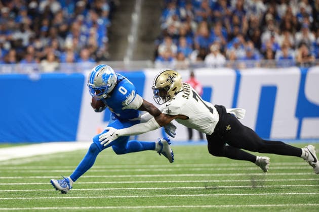 New Orleans Saints vs Detroit Lions DETROIT,MICHIGAN-SEPTEMBER 13: Running back Jahmyr Gibbs 0 of the Detroit Lions runs the ball against safety Jonas Sanker 7 of the New Orleans Saints during the second half of an NFL, American Football Herren, USA football game between the New Orleans Saints and the Detroit Lions in Detroit, Michigan USA, on Sunday, September 13, 2026 Detroit Michigan United States  Copyright: xJorgexLemusx originalFilename:lemus-neworlea260913_npGbo.jpg