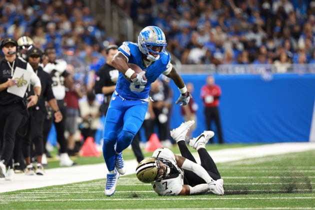 New Orleans Saints vs Detroit Lions DETROIT,MICHIGAN-SEPTEMBER 13: Running back Jahmyr Gibbs 0 of the Detroit Lions runs the ball against safety Jonas Sanker 7 of the New Orleans Saints during the second half of an NFL, American Football Herren, USA football game between the New Orleans Saints and the Detroit Lions in Detroit, Michigan USA, on Sunday, September 13, 2026 Detroit Michigan United States  Copyright: xJorgexLemusx originalFilename:lemus-neworlea260913_nprrf.jpg