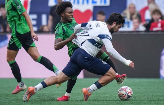 September 13, 2026, Vancouver, Bc, CANADA: Vancouver Whitecaps Brian White, front, is grabbed by Austin FC s Jon Bell as they vie for the ball during the first half of an MLS, Fussball Herren, USA soccer match, in Vancouver, on Sunday, Sept. 13, 2026. Canada News - September 13, 2026  - ZUMAc35_ 20260913_zaf_c35_129 Copyright: xDarrylxDyckx