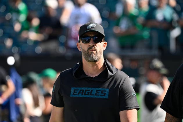 September 13, 2026; Philadelphia, Pennsylvania, USA; Philadelphia Eagles head coach Nick Sirianni looks on before a game against the Washington Commanders at Lincoln Financial Field. Mandatory Credit: -Cal Media NFL, American Football Herren, USA 2026: Commanders Vs Eagles SEP 13  - ZUMAc04_ 20260913_zma_c04_473 Copyright: xEricxCanhax