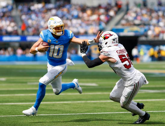 Sep 13, 2026; Los Angeles Chargers quarterback Justin Herbert (10) carries the ball during the NFL, American Football Herren, USA game between the Los Angeles Chargers and the Arizona Cardinals in Inglewood, CA, USA; Mandatory Credit: -Cal Media NFL 2026: Cardinals Vs Chargers SEP 13  - ZUMAc04_ 20260913_zma_c04_489 Copyright: xCharlesxBausx