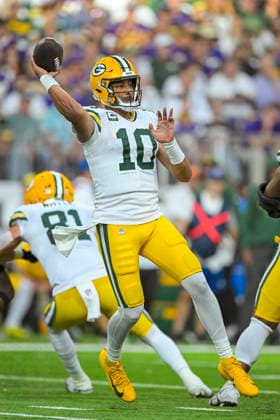 MINNEAPOLIS, MN - SEPTEMBER 13: Green Bay Packers quarterback Jordan Love (10) makes a throw during the third quarter of a NFL, American Football Herren, USA game between the Minnesota Vikings and Green Bay Packers on September 13, 2026, at U.S. Bank Stadium in Minneapolis MN. (Photo by Nick Wosika Icon Sportswire) NFL: SEP 13 Packers at Vikings EDITORIAL USE ONLY Icon20260913017