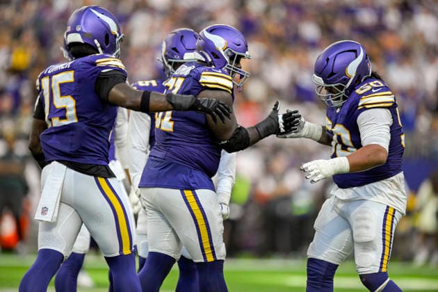 MINNEAPOLIS, MN - SEPTEMBER 13: Minnesota Vikings defensive lineman Levi Drake Rodriguez (50) celebrates his sack with Minnesota Vikings linebacker Dallas Turner (15) and Minnesota Vikings defensive lineman Jalen Redmond (61) during the third quarter of a NFL, American Football Herren, USA game between the Minnesota Vikings and Green Bay Packers on September 13, 2026, at U.S. Bank Stadium in Minneapolis MN. (Photo by Nick Wosika Icon Sportswire) NFL: SEP 13 Packers at Vikings EDITORIAL USE ONLY Icon20260913020