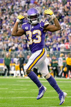 MINNEAPOLIS, MN - SEPTEMBER 13: Minnesota Vikings running back Aaron Jones (33) celebrates his 3-yard touchdown run during the fourth quarter of a NFL, American Football Herren, USA game between the Minnesota Vikings and Green Bay Packers on September 13, 2026, at U.S. Bank Stadium in Minneapolis MN. (Photo by Nick Wosika Icon Sportswire) NFL: SEP 13 Packers at Vikings EDITORIAL USE ONLY Icon20260913032