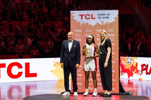 Jackie Young (USA), 13, Player of the Game with trophy, GER, USA vs. France, Basketball, 2026 FIBA Women s World Cup, Final, September 13, 2026, GER, USA vs. France, Basketball, 2026 FIBA Women s World Cup, Final, September 13, 2026, Berlin Copyright: xEibner-Pressefoto MaxxVincenx EP_MVN