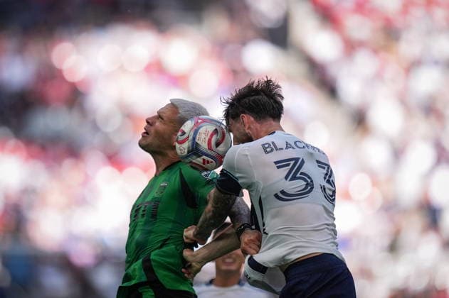 September 13, 2026, Vancouver, Bc, CANADA: Austin FC s Christian Ramirez, left, and Vancouver Whitecaps Tristan Blackmon vie for the ball during the first half of an MLS, Fussball Herren, USA match, in Vancouver, on Sunday, Sept. 13, 2026. Canada News - September 13, 2026  - ZUMAc35_ 20260913_zaf_c35_153 Copyright: xDarrylxDyckx