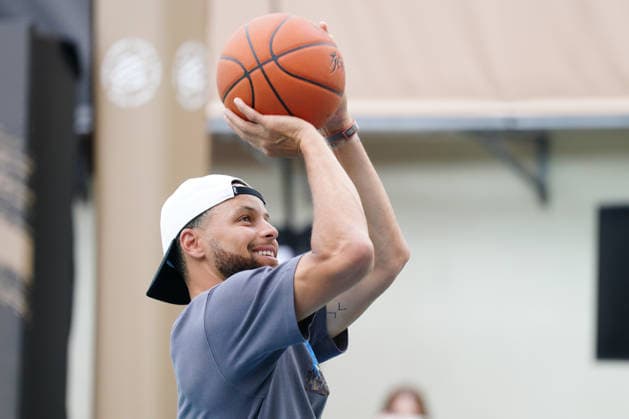 NBA, Basketball Herren, USA Star Stephen Curry Visiting Hong Kong NBA Star Stephen Curry attending an event in Shun Tak Fraternal Association Leung Kau Kui College on September 14, 2026 in Hong Kong. (Photo by Ellan Mad Nexpher Images) Hong Kong