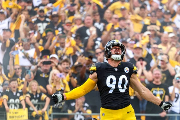 September 13, 2026, Pittsburgh, Pennsylvania, USA: Pittsburgh Steelers linebacker T.J. WATT (90) leaps in front of the crowd before the NFL, American Football Herren, USA football game between the Pittsburgh Steelers and the Atlanta Falcons in Pittsburgh, Pennsylvania. NFL 2026: Falcons 13: 20 Steelers  - ZUMAg257 20260913_zsp_g257_074 Copyright: xBrentxGudenschwagerx
